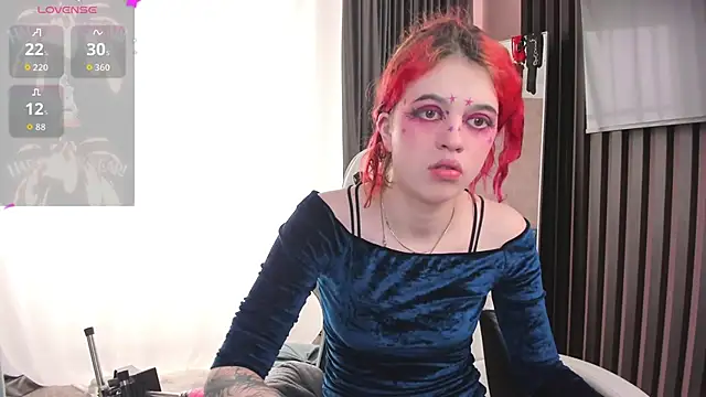 Snapshot of NoelleGothicShadow chatting on 12/20/25, 11:01 NoelleGothicShadow online show from 12/20/25, 11:01