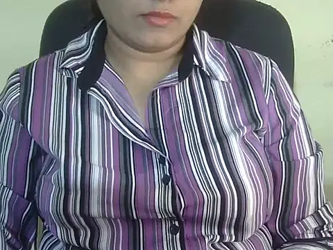 Snapshot of Aanya_Hazel chatting on 11/01/25, 08:33 Aanya Hazel online show from 11/01/25, 08:33