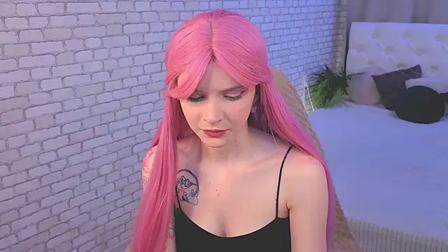 Snapshot of KiraMountrays chatting on 09/22/25, 10:12 KiraMountrays online show from 09/22/25, 10:12