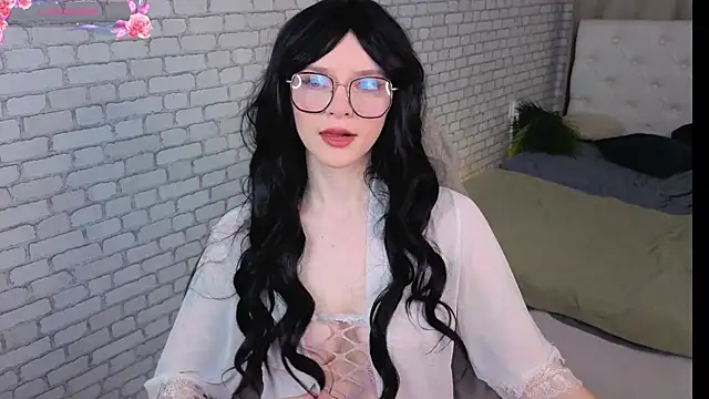 Snapshot of KiraMountrays chatting on 10/14/25, 10:10 KiraMountrays online show from 10/14/25, 10:10