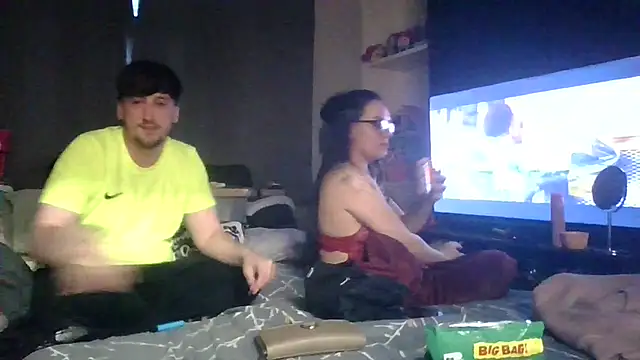 Snapshot of scottishcouple2002 chatting on 10/10/25, 04:39 scottishcouple2002 online show from 10/10/25, 04:39