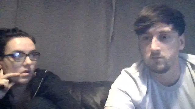 Snapshot of scottishcouple2002 chatting on 10/16/25, 06:20 scottishcouple2002 online show from 10/16/25, 06:20