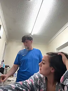 Snapshot of scottishcouple2002 chatting on 10/19/25, 01:50 scottishcouple2002 online show from 10/19/25, 01:50