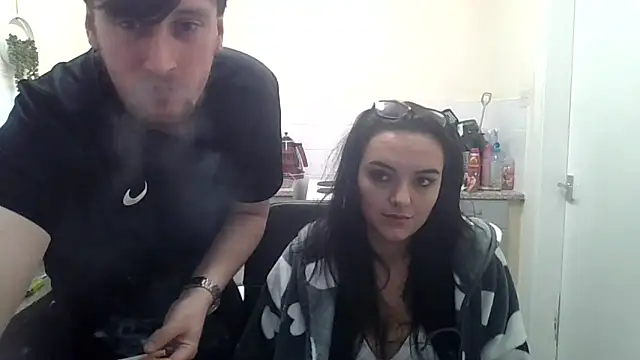 Snapshot of scottishcouple2002 chatting on 10/22/25, 06:07 scottishcouple2002 online show from 10/22/25, 06:07