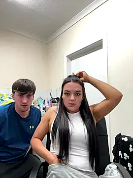 Snapshot of scottishcouple2002 chatting on 10/25/25, 06:21 scottishcouple2002 online show from 10/25/25, 06:21