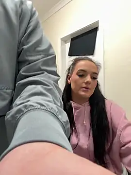 Snapshot of scottishcouple2002 chatting on 10/25/25, 11:54 scottishcouple2002 online show from 10/25/25, 11:54