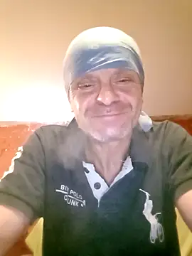 Snapshot of Kuba_Gd chatting on 10/09/25, 06:22 Kuba Gd online show from 10/09/25, 06:22