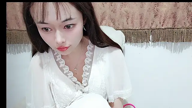 Snapshot of Zhenlihoney10 chatting on 10/24/25, 12:01 Zhenlihoney10 online show from 10/24/25, 12:01