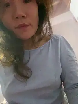 Snapshot of Pyy07 chatting on 11/17/25, 11:43 Pyy07 online show from 11/17/25, 11:43