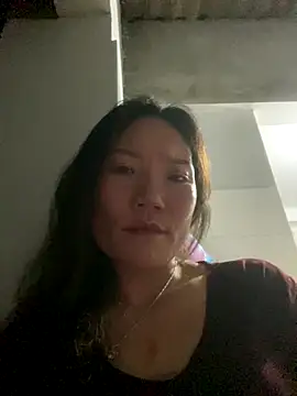 Snapshot of Pyy07 chatting on 11/23/25, 12:49 Pyy07 online show from 11/23/25, 12:49