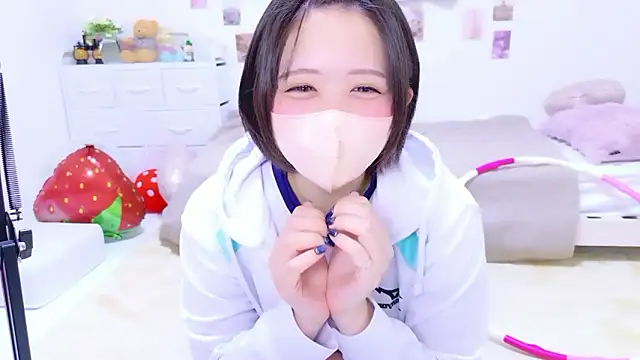 Hinata Sun online show from 05/12/26, 12:02