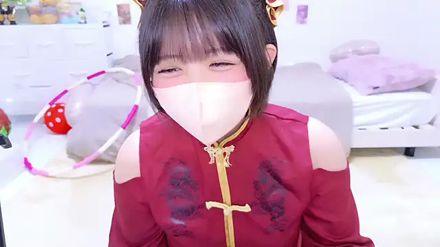 Hinata Sun online show from 05/13/26, 12:02