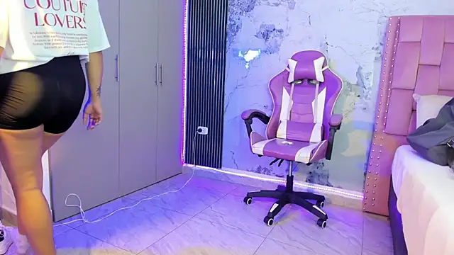 Snapshot of Laly_Cherry_ chatting on 10/05/25, 12:25 Laly Cherry online show from 10/05/25, 12:25