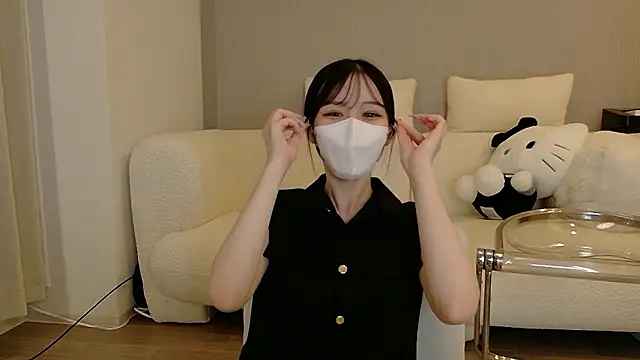 Snapshot of Ribon_n chatting on 06/23/26, 10:35 Ribon n online show from 06/23/26, 10:35