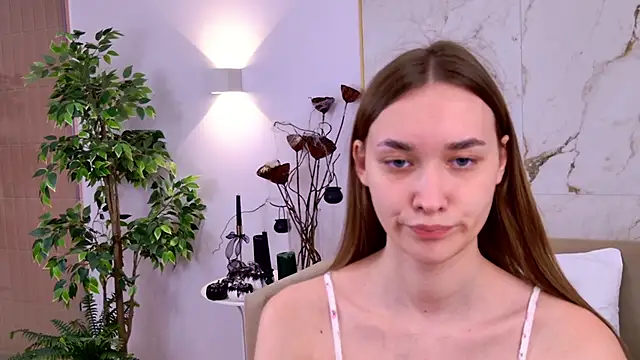 AmadaReine online show from 10/26/25, 04:13