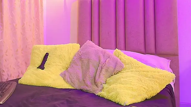 camilo nom online show from 09/13/25, 04:23