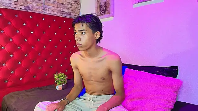 camilo nom online show from 09/19/25, 04:14