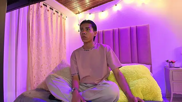 camilo nom online show from 09/27/25, 04:06