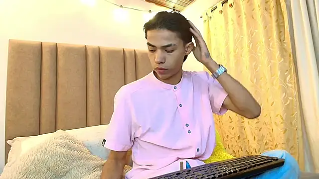 camilo nom online show from 09/28/25, 04:40