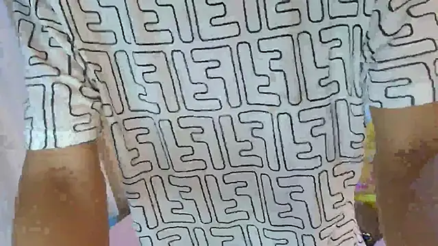 camilo nom online show from 10/08/25, 04:10