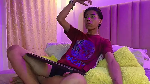 camilo nom online show from 10/10/25, 04:33