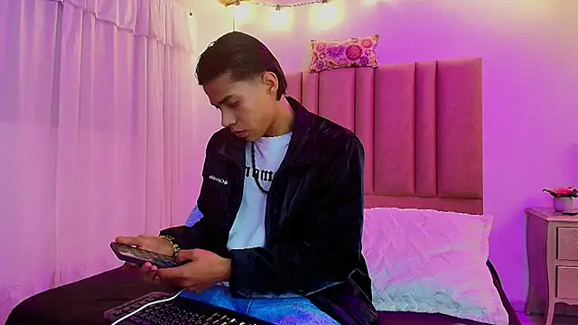 camilo nom online show from 10/22/25, 05:08