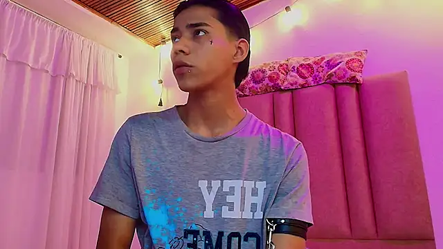 camilo nom online show from 10/25/25, 05:15