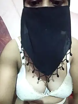 Snapshot of hezabi_queen07 chatting on 10/02/25, 06:37 hezabi queen07 online show from 10/02/25, 06:37