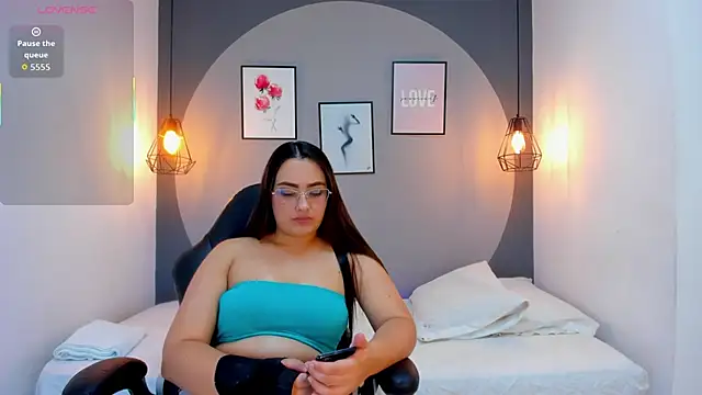 stefannyrivas online show from 10/27/25, 08:13
