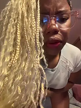 Snapshot of Sweet-Jade chatting on 11/19/25, 10:32 Sweet-Jade online show from 11/19/25, 10:32