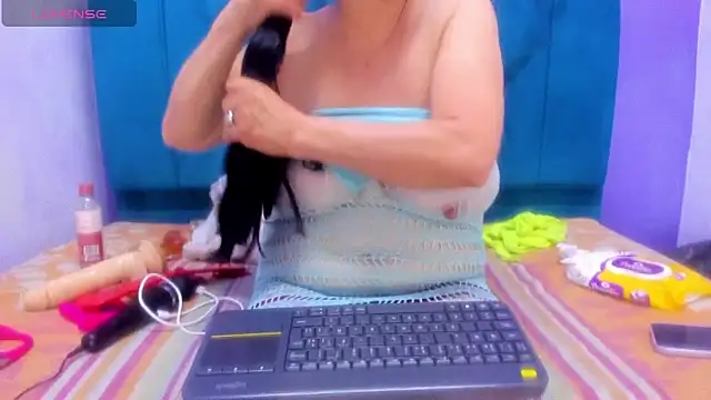 andrealopezcm101 online show from 06/11/26, 12:19