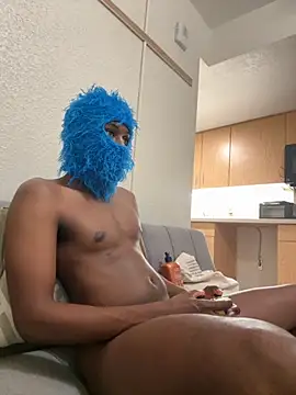 Snapshot of hungdrew9 chatting on 11/08/25, 03:45 hungdrew9 online show from 11/08/25, 03:45