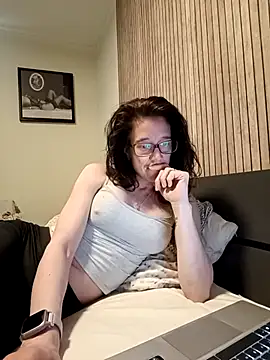 Snapshot of JezebelDutch chatting on 04/14/26, 10:43 JezebelDutch online show from 04/14/26, 10:43