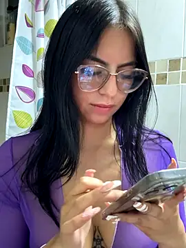 Snapshot of Clawd_hot chatting on 12/17/25, 01:33 Clawd hot online show from 12/17/25, 01:33