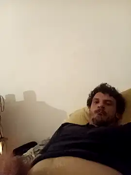 Snapshot of PleasingDavid1993 chatting on 10/14/25, 03:40 PleasingDavid1993 online show from 10/14/25, 03:40