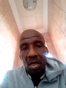 Snapshot of longdickson12345 chatting on 10/04/25, 04:10 longdickson12345 online show from 10/04/25, 04:10