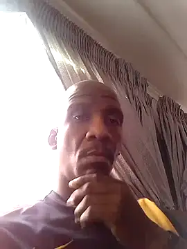 Snapshot of longdickson12345 chatting on 10/11/25, 05:28 longdickson12345 online show from 10/11/25, 05:28