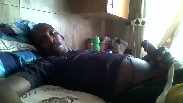 Snapshot of longdickson12345 chatting on 10/17/25, 10:18 longdickson12345 online show from 10/17/25, 10:18