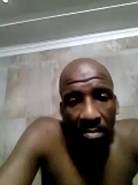 Snapshot of longdickson12345 chatting on 10/26/25, 04:24 longdickson12345 online show from 10/26/25, 04:24