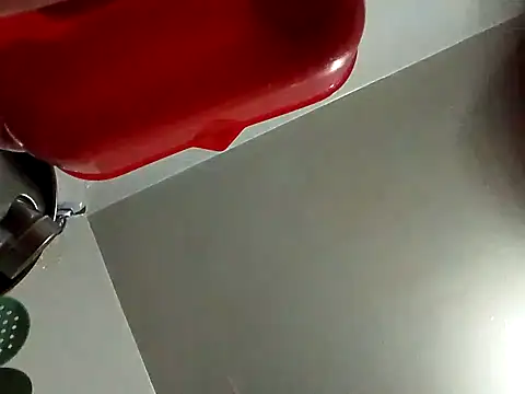 Snapshot of Maniakone chatting on 10/18/25, 12:28 Maniakone online show from 10/18/25, 12:28