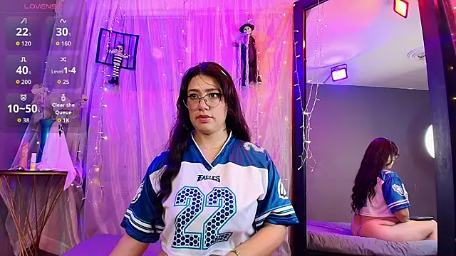 Shalyn Lux online show from 10/21/25, 03:07