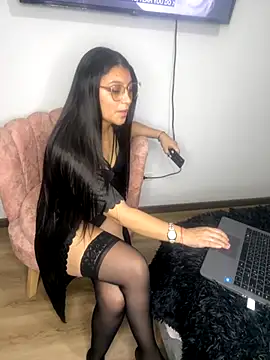 Snapshot of Zui_Rouse chatting on 09/13/25, 04:01 Zui Rouse online show from 09/13/25, 04:01