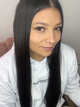 Snapshot of Zui_Rouse chatting on 09/14/25, 01:21 Zui Rouse online show from 09/14/25, 01:21