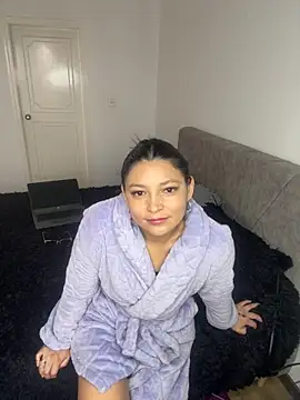 Snapshot of Zui_Rouse chatting on 09/18/25, 01:24 Zui Rouse online show from 09/18/25, 01:24