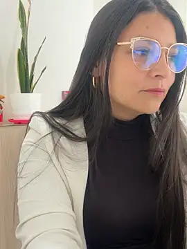 Snapshot of Zui_Rouse chatting on 09/24/25, 01:25 Zui Rouse online show from 09/24/25, 01:25