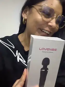 Snapshot of Zui_Rouse chatting on 09/27/25, 04:50 Zui Rouse online show from 09/27/25, 04:50