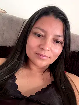 Snapshot of Zui_Rouse chatting on 10/04/25, 04:05 Zui Rouse online show from 10/04/25, 04:05