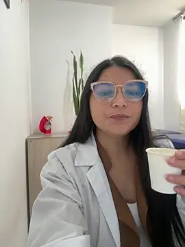 Snapshot of Zui_Rouse chatting on 10/06/25, 05:10 Zui Rouse online show from 10/06/25, 05:10