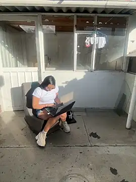 Snapshot of Zui_Rouse chatting on 10/12/25, 09:25 Zui Rouse online show from 10/12/25, 09:25