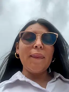 Snapshot of Zui_Rouse chatting on 10/24/25, 06:26 Zui Rouse online show from 10/24/25, 06:26